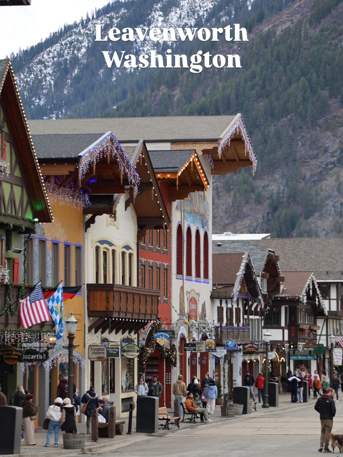 Alpine-style storefronts on a Leavenworth street